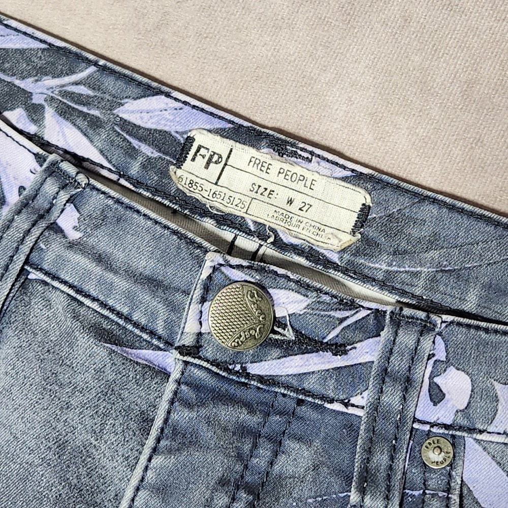 women's FREE PEOPLE leaf/palm Floral print Jeans/pants gray/lavender Size 27 - Picture 2 of 8